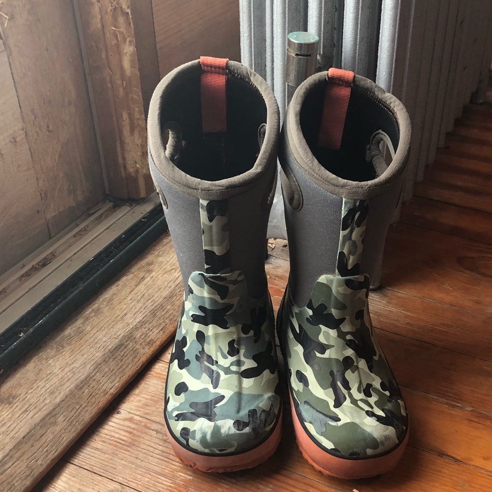 Boy Bogs boots